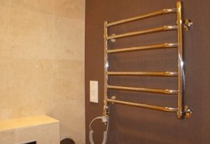 Установка электрического полотенцесушителя в ванной в Ярославле